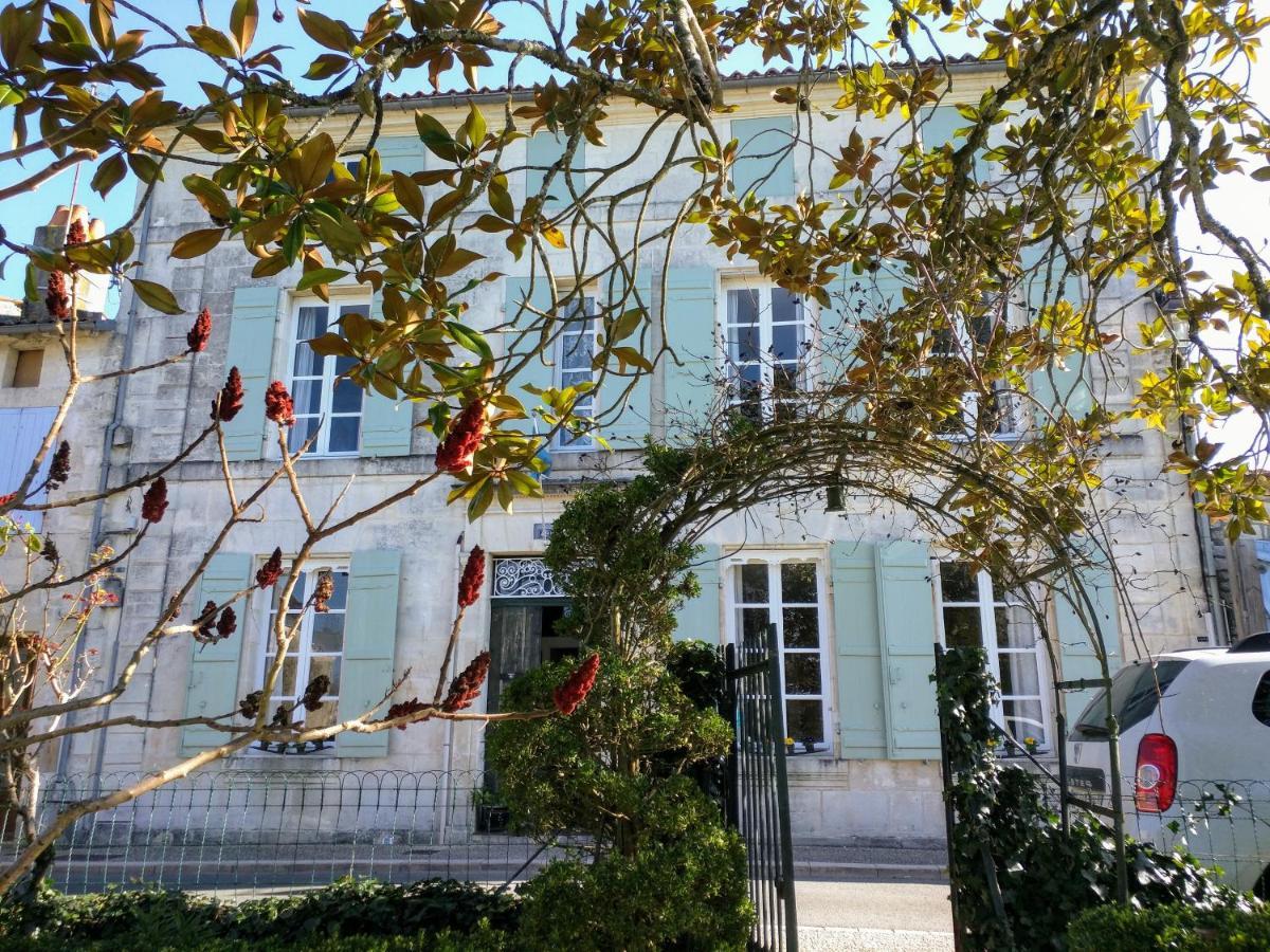 Saint-SavinienQuai Des Fleurs住宿加早餐旅馆 外观 照片