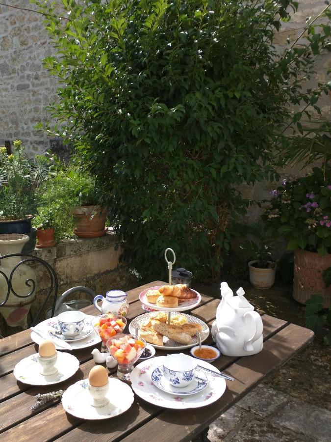 Saint-SavinienQuai Des Fleurs住宿加早餐旅馆 外观 照片