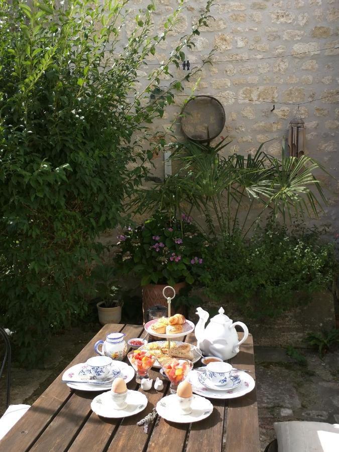 Saint-SavinienQuai Des Fleurs住宿加早餐旅馆 外观 照片